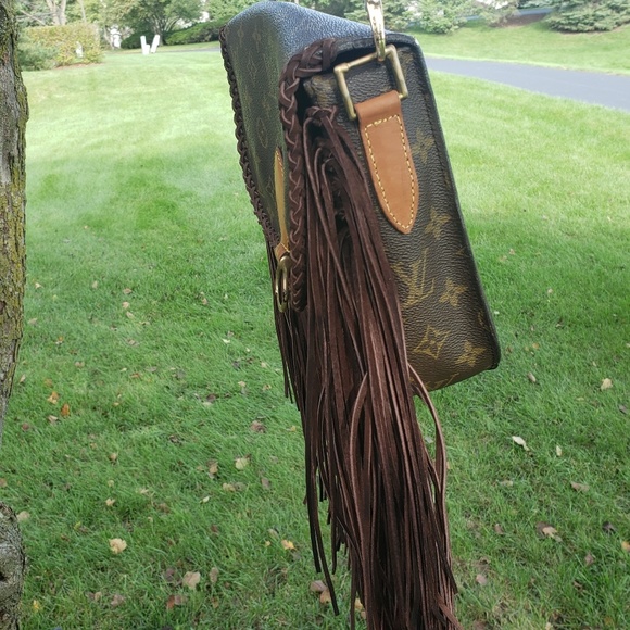 Authentic Louis Vuitton Saint Cloud GM fringe - Picture 2 of 8
